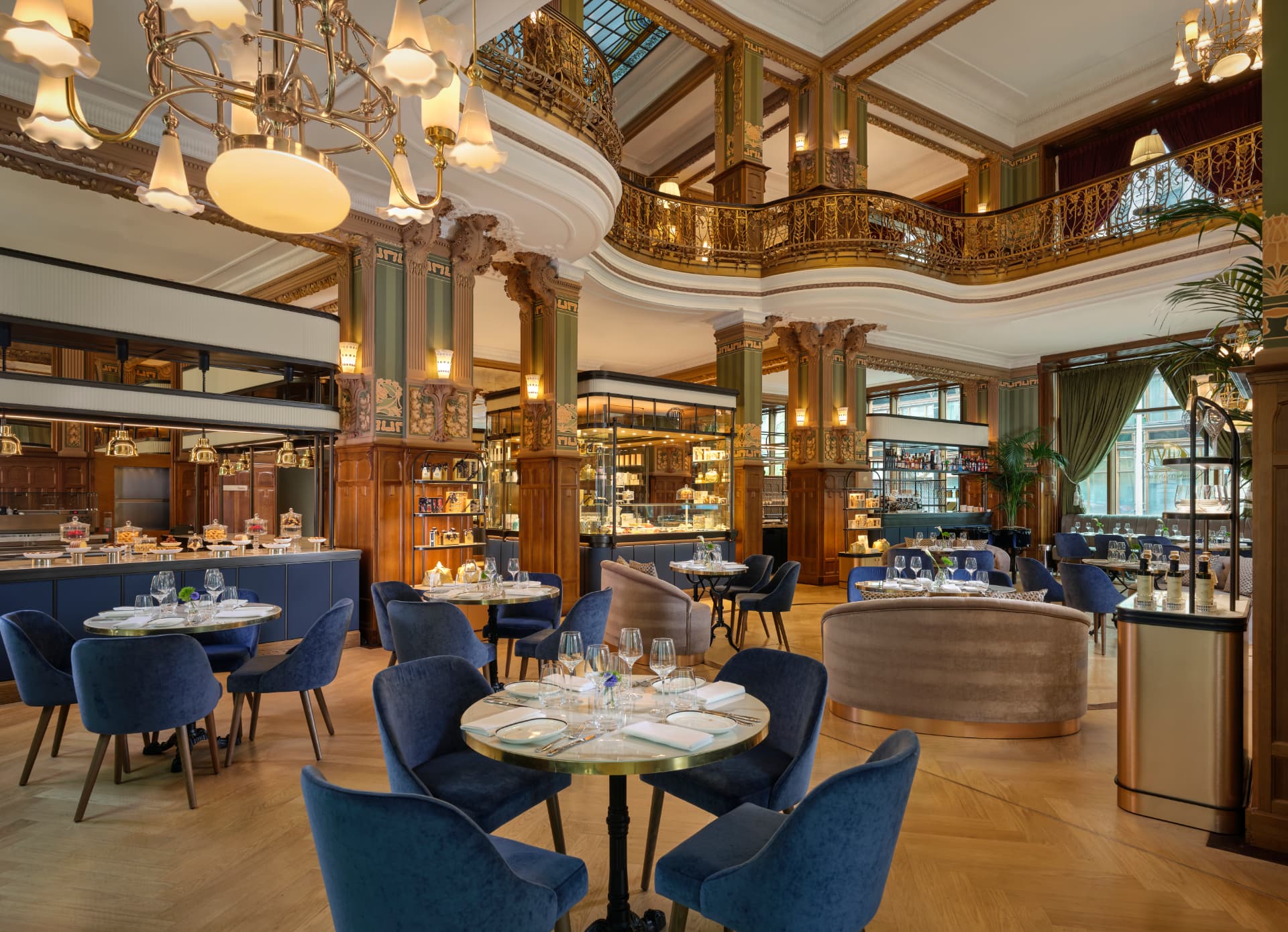 Cova Budapest grand dining room with gilded gallery and blue velvet chairs