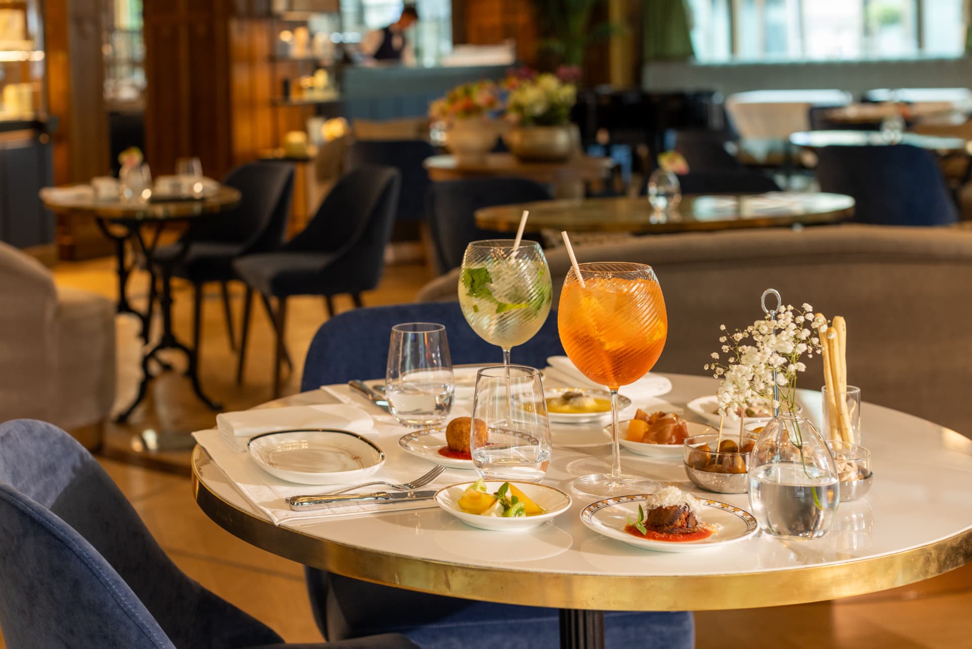 Apericena cocktails and Italian tasting bites on a Cova table